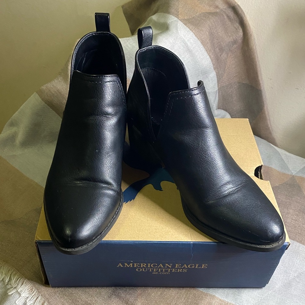 American Eagle booties